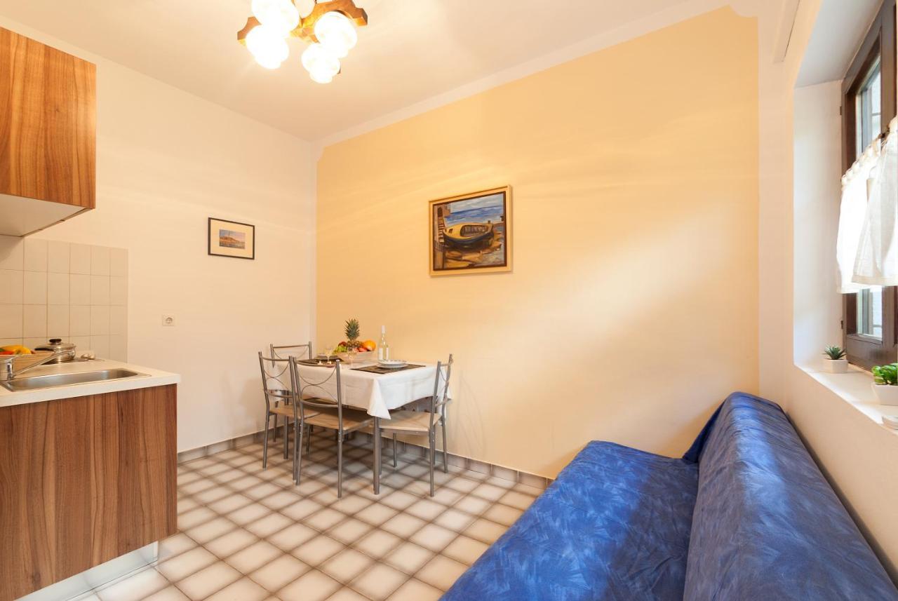 Weis Apartments Ровин Стая снимка