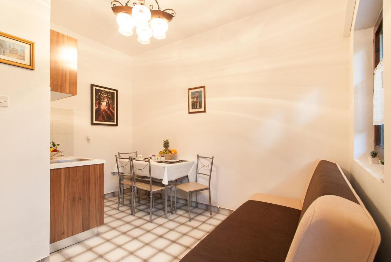 Weis Apartments Ровин Стая снимка