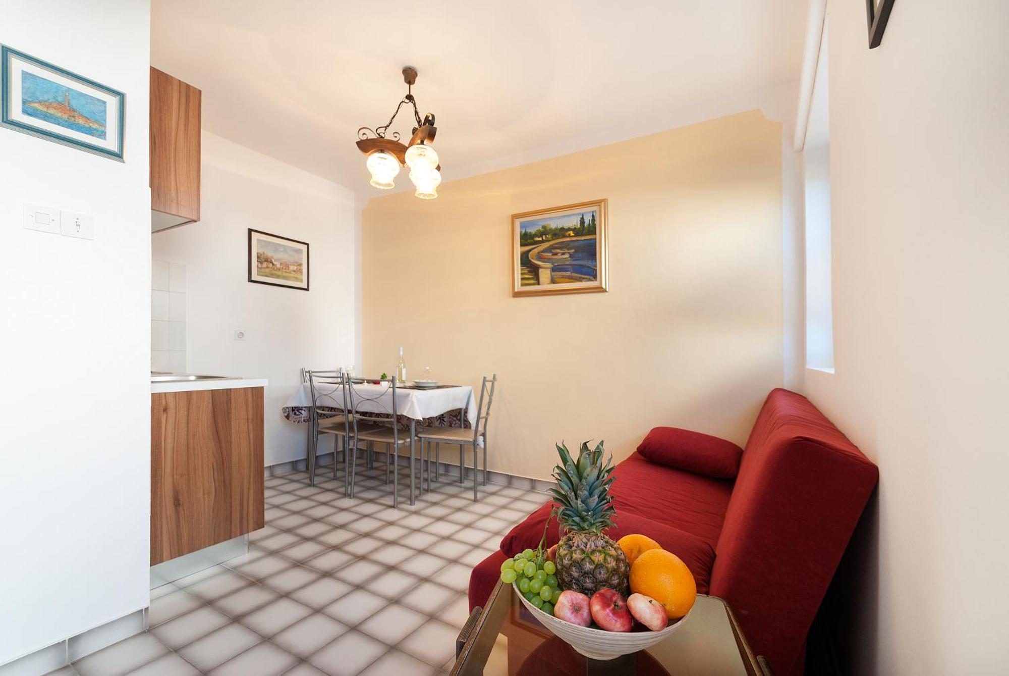 Weis Apartments Ровин Стая снимка