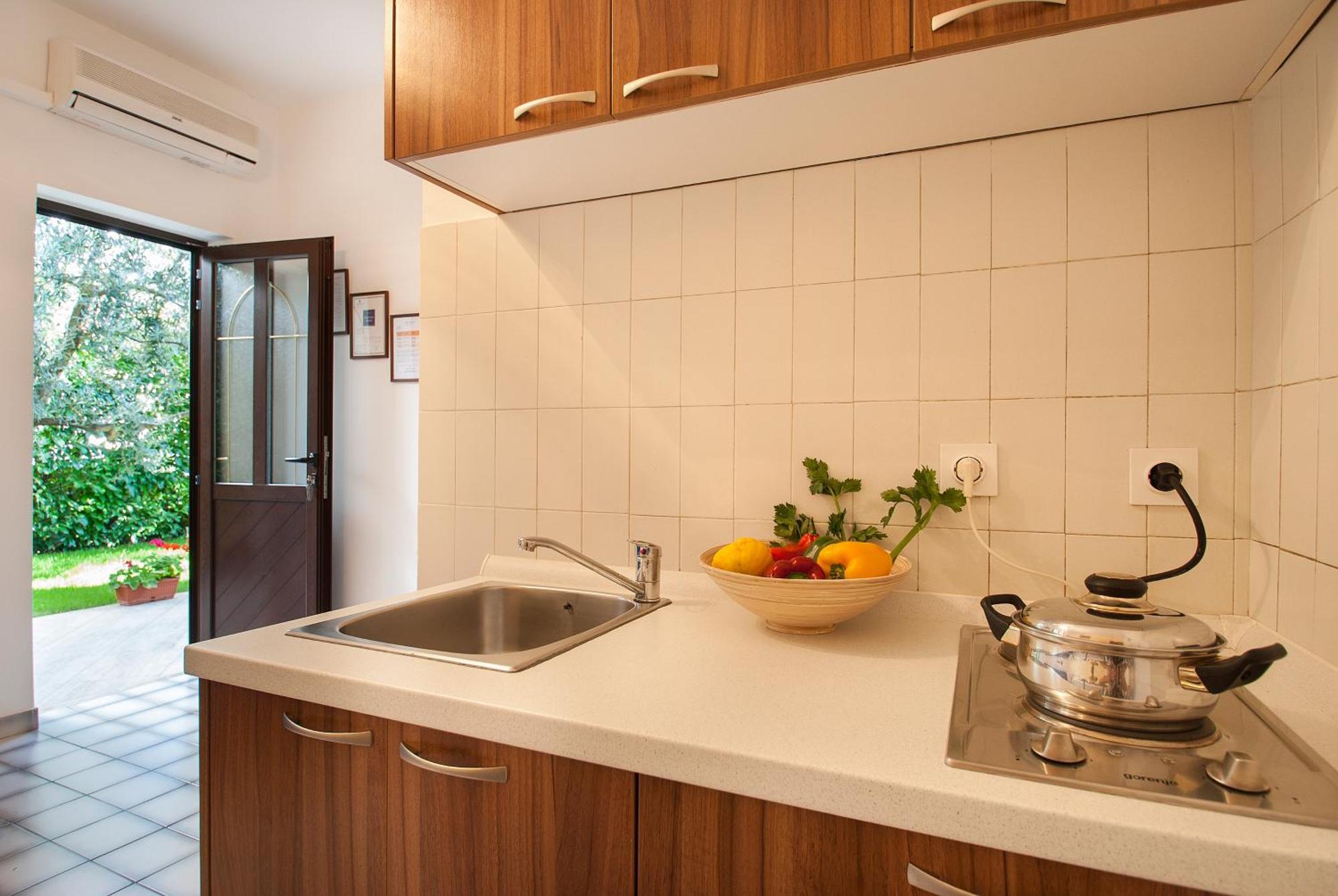 Weis Apartments Ровин Стая снимка