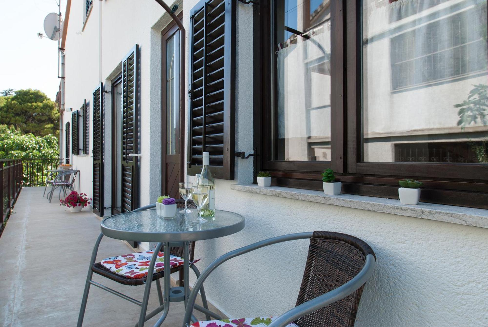 Weis Apartments Ровин Стая снимка